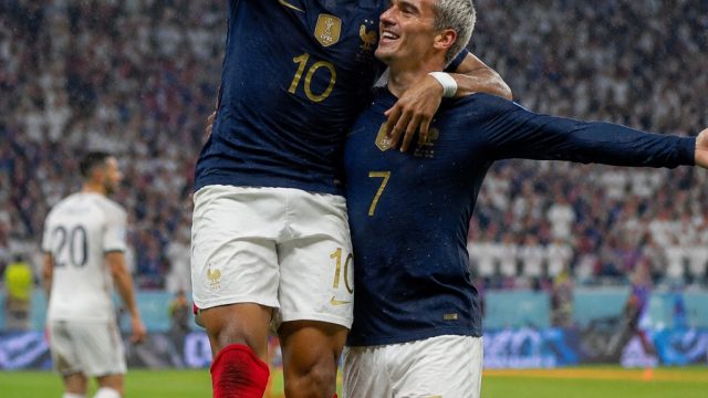 France Triumphs Over Iraq in Weather-Del