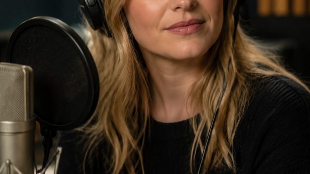 Mena Suvari to Narrate Alice Hoffman's L